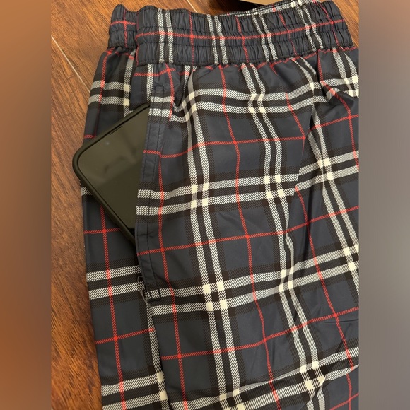 Burberry men’s Swimming Trunks Size M - Picture 10 of 10